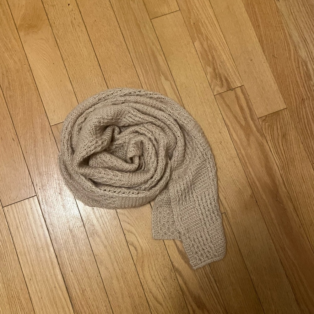 NWOT Cozy Knit Cream/Beige Scarf